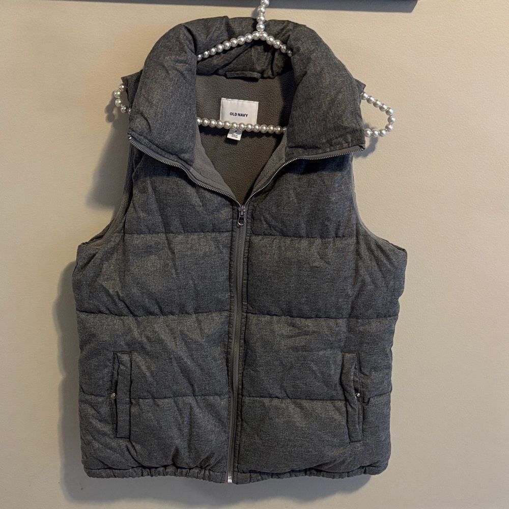 Old Navy grey Puffer Vest size medium